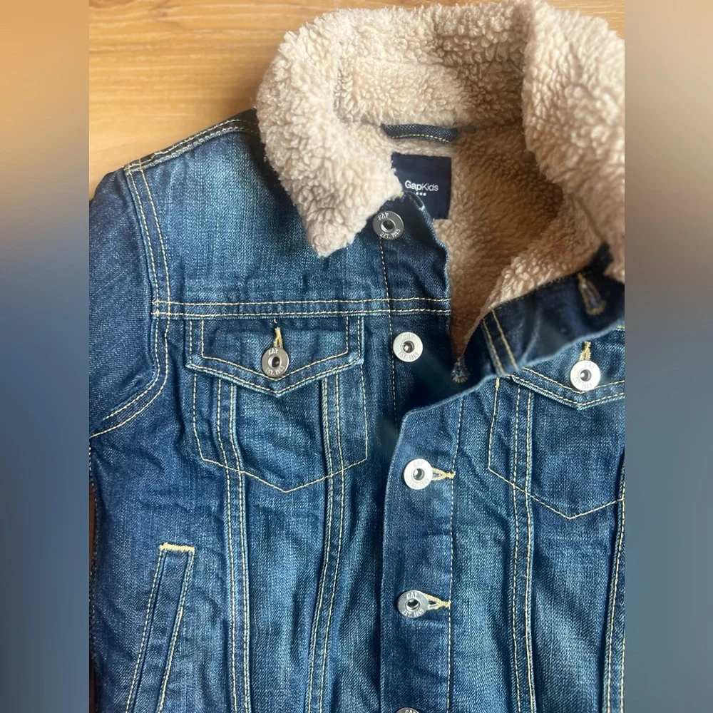 GAP Kids Sherpa-Lined Denim Jacket Youth Small – Unisex – Cozy Winter Coat